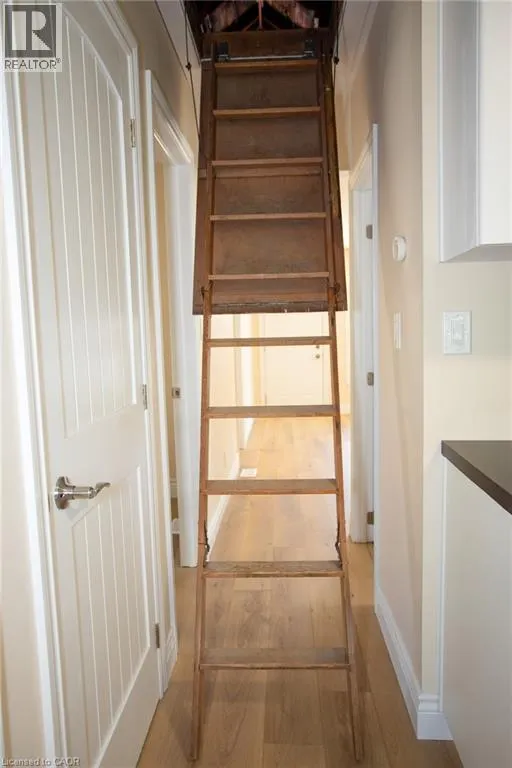 11 ROBINS Avenue