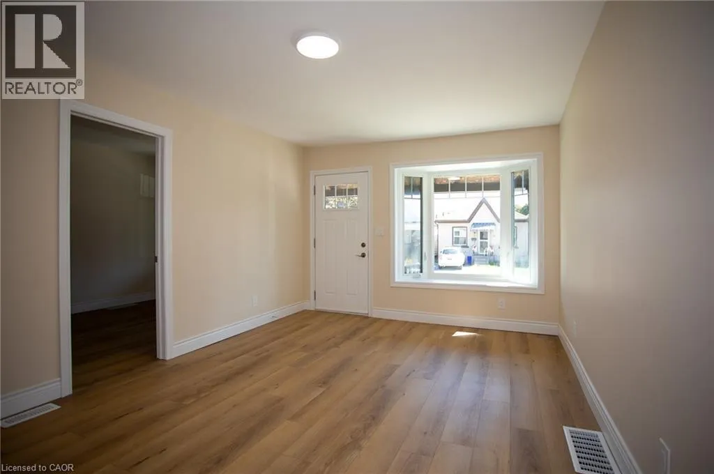 11 ROBINS Avenue