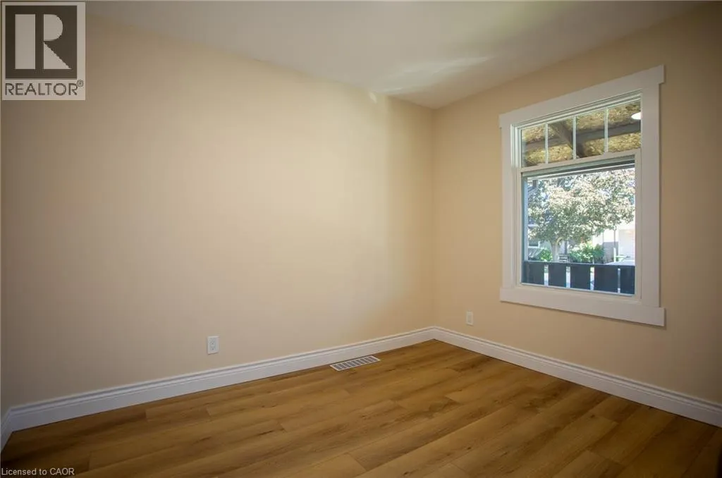 11 ROBINS Avenue