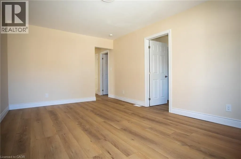 11 ROBINS Avenue