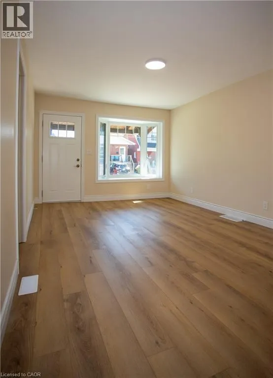 11 ROBINS Avenue