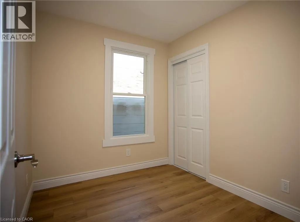 11 ROBINS Avenue