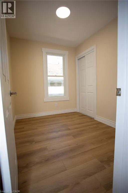 11 ROBINS Avenue
