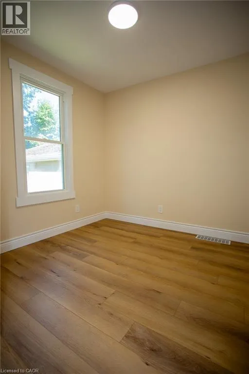 11 ROBINS Avenue