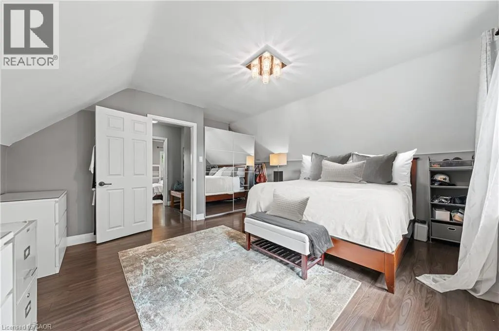854 GUELPH Street