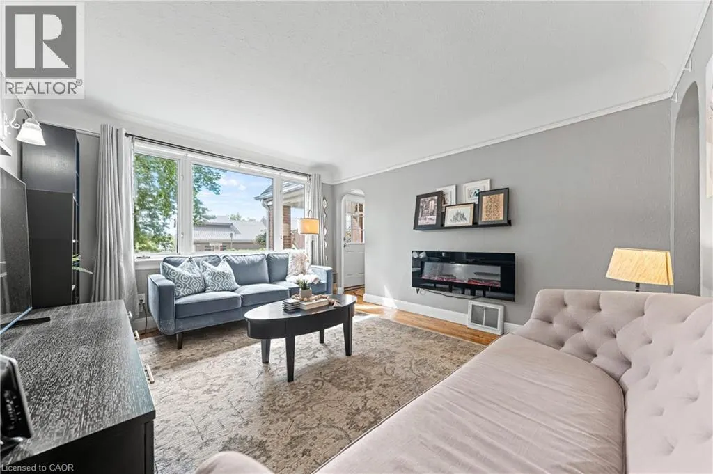 854 GUELPH Street