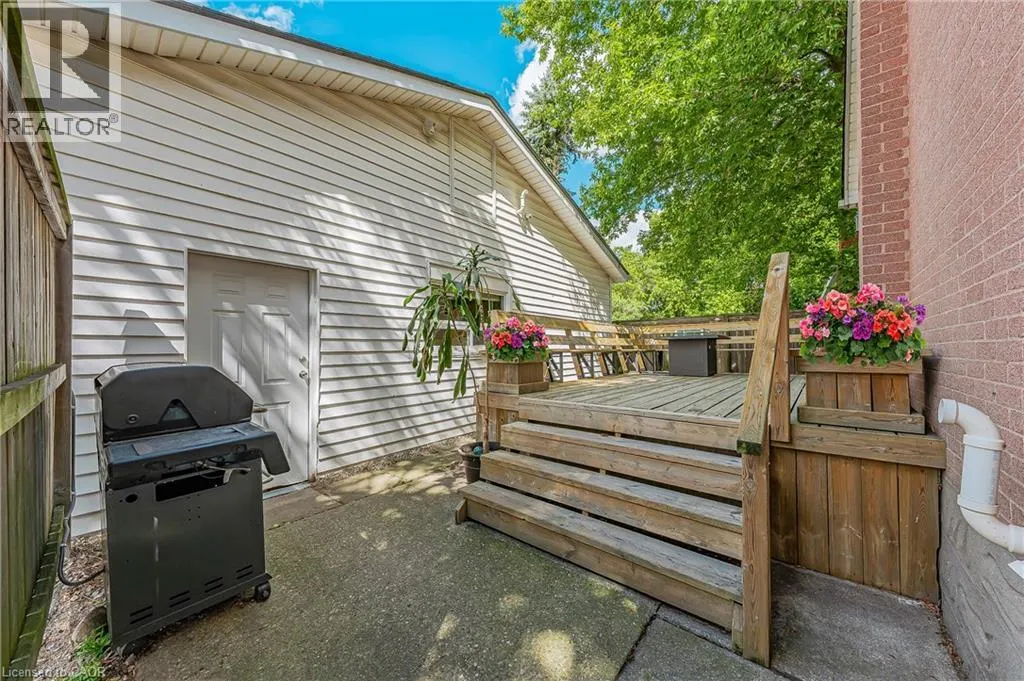 854 GUELPH Street
