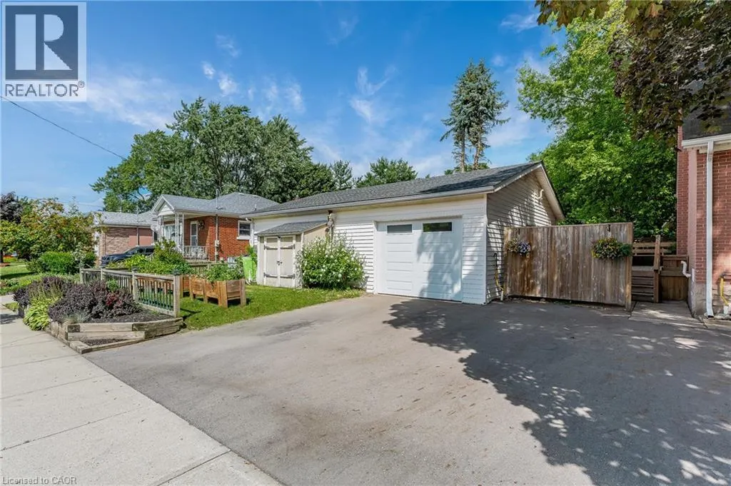 854 GUELPH Street