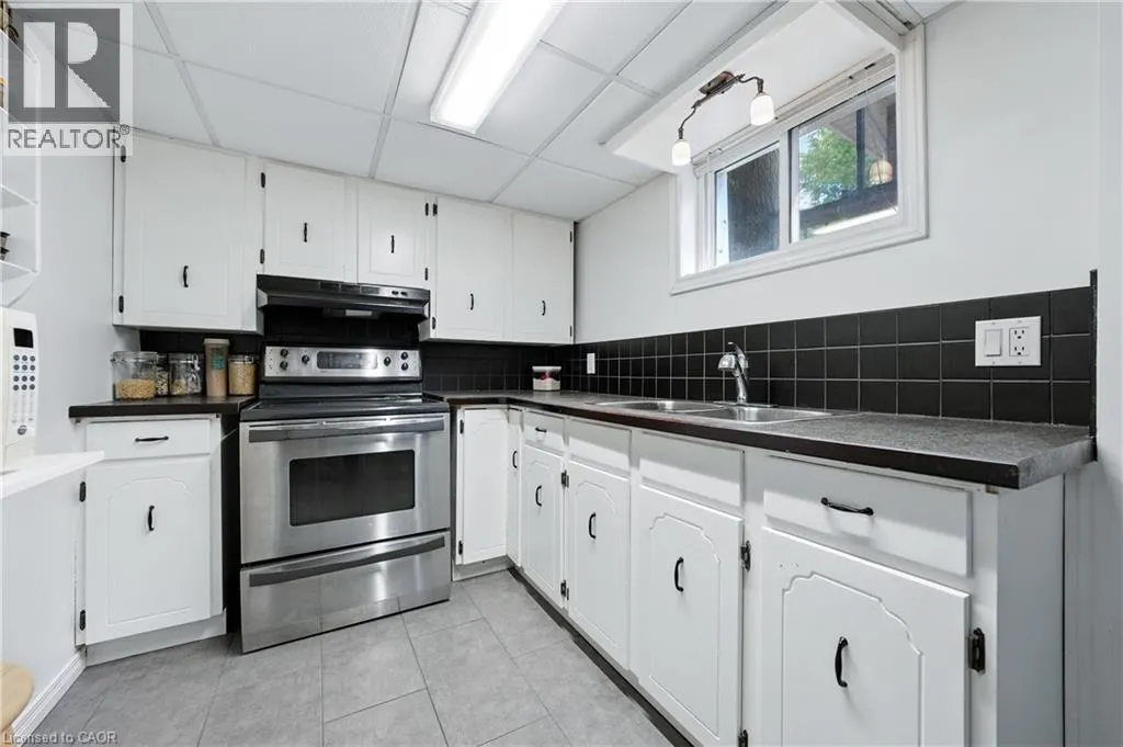854 GUELPH Street