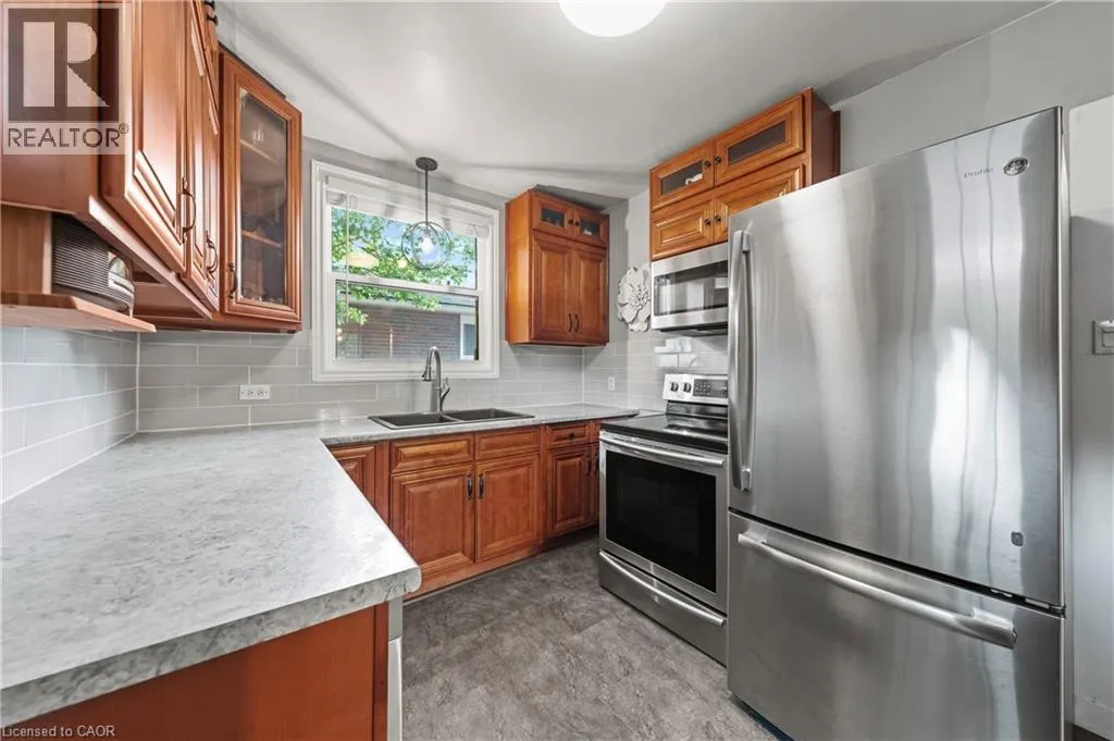 854 GUELPH Street