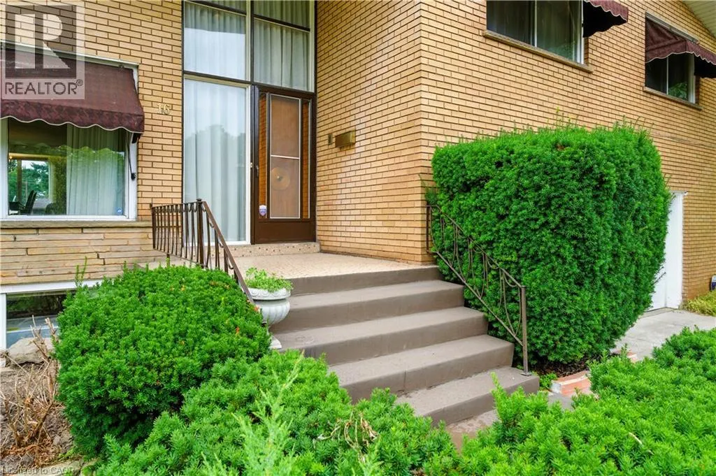 16 SOUTHILL Drive
