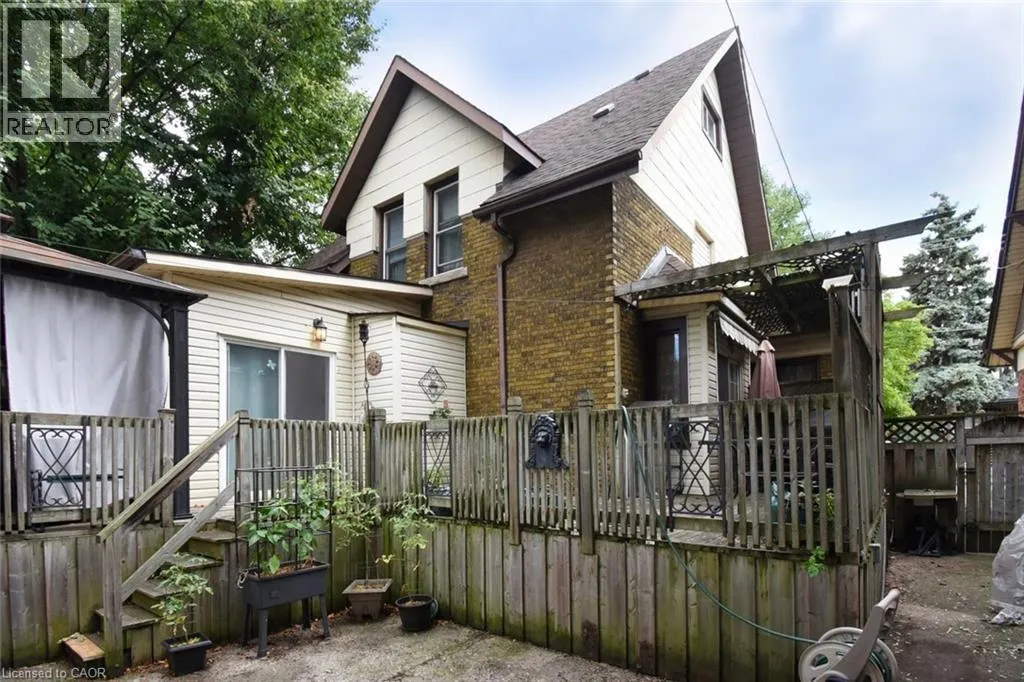 12 LEINSTER Avenue S