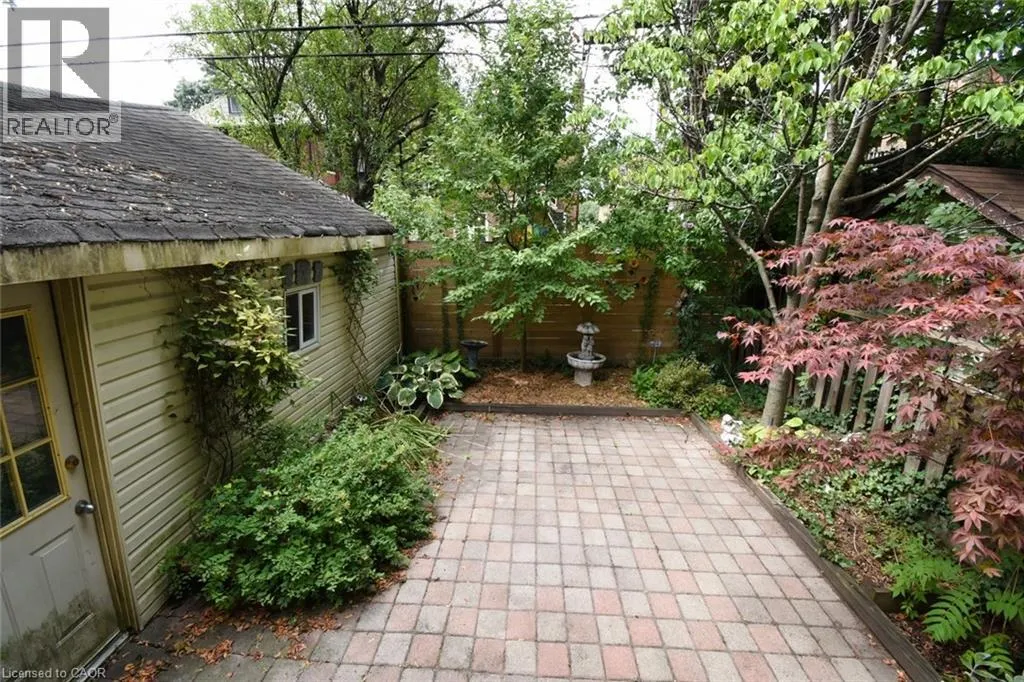 12 LEINSTER Avenue S