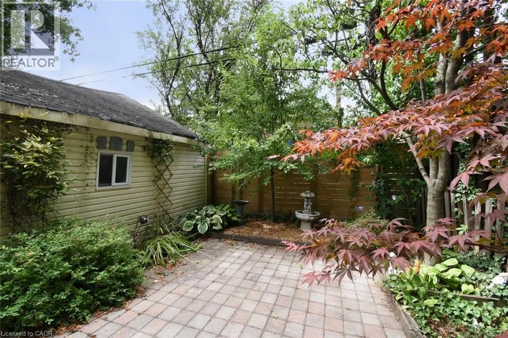 12 LEINSTER Avenue S