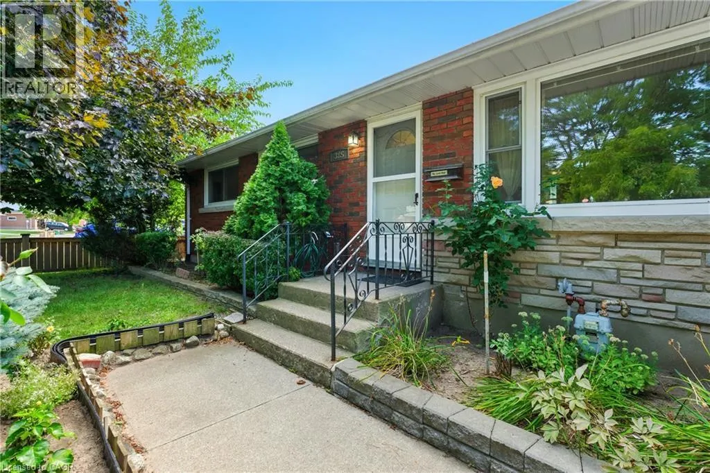 385 GRANTHAM Avenue
