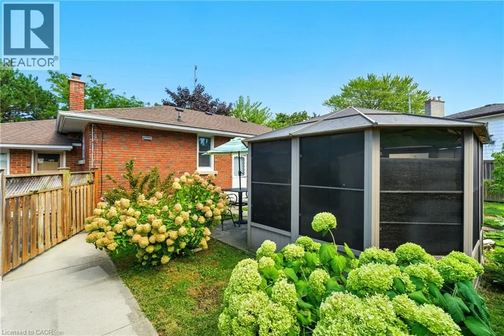 385 GRANTHAM Avenue
