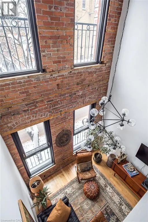 203 KING Street E