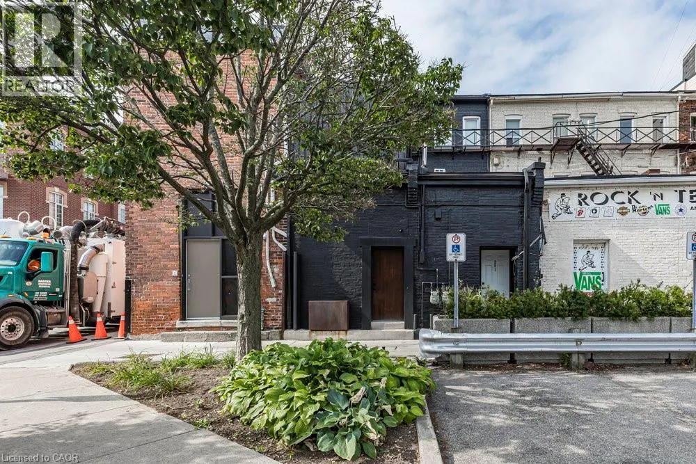 203 KING Street E