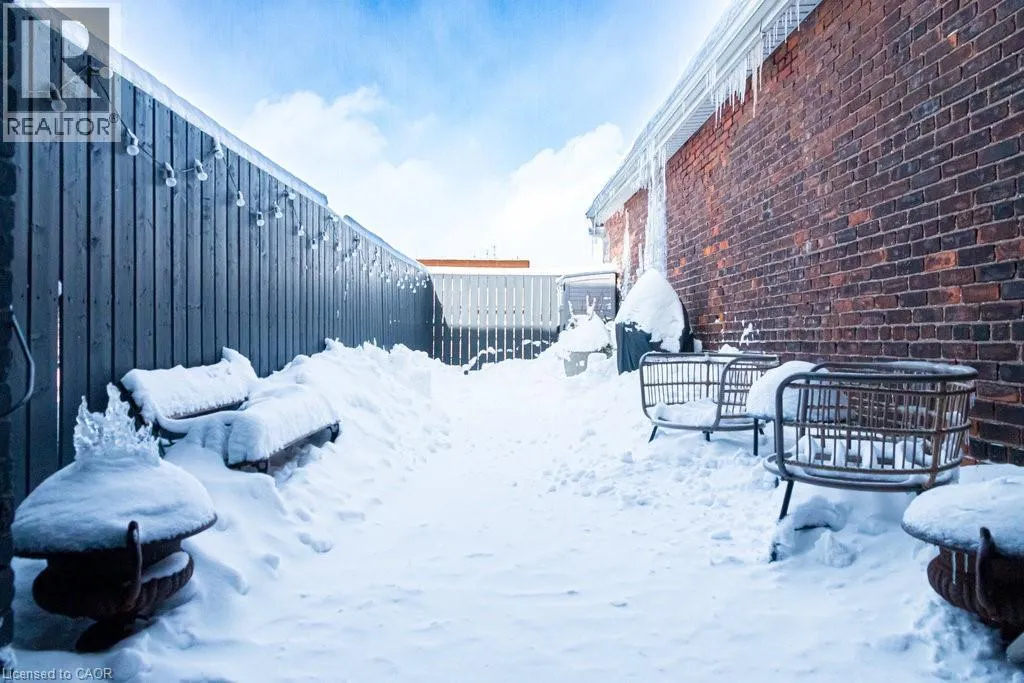 203 KING Street E