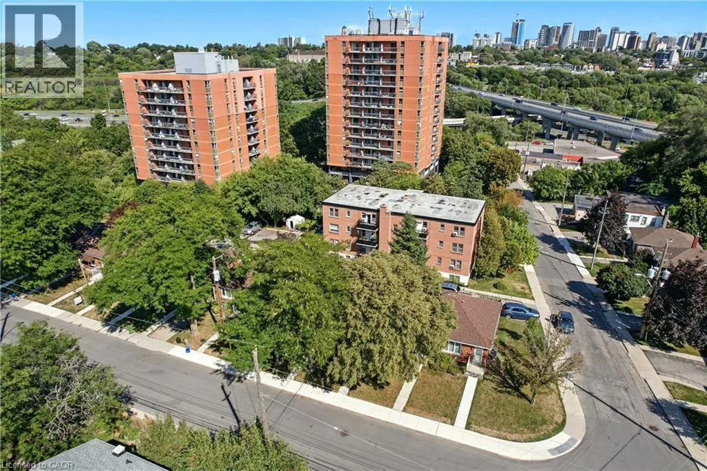 24 MACKLIN Street N