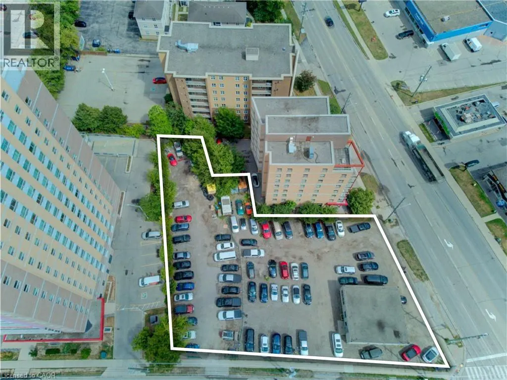 24-26 UNIVERSITY Avenue E