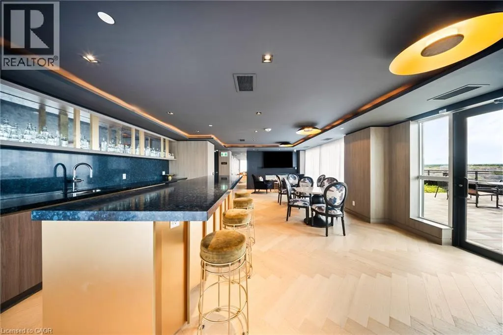 405 DUNDAS Street W Unit# 813, #813