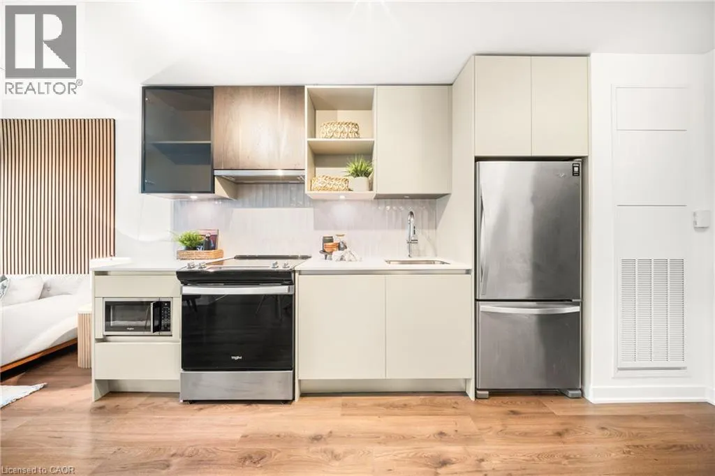405 DUNDAS Street W Unit# 813, #813