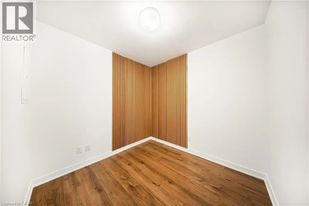 405 DUNDAS Street W Unit# 813, #813