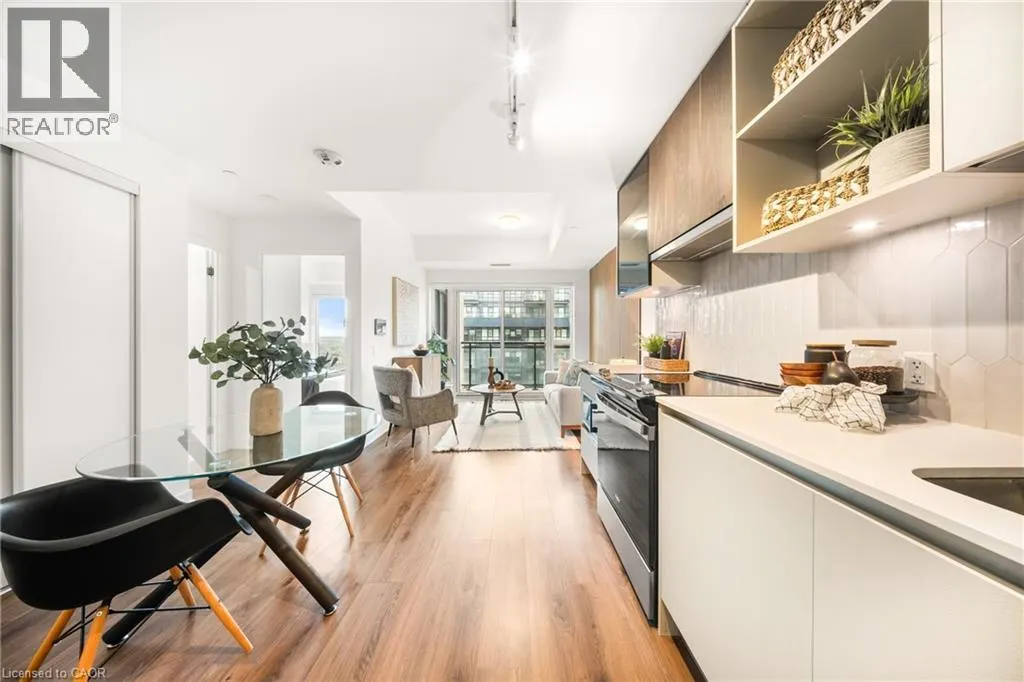 405 DUNDAS Street W Unit# 813, #813