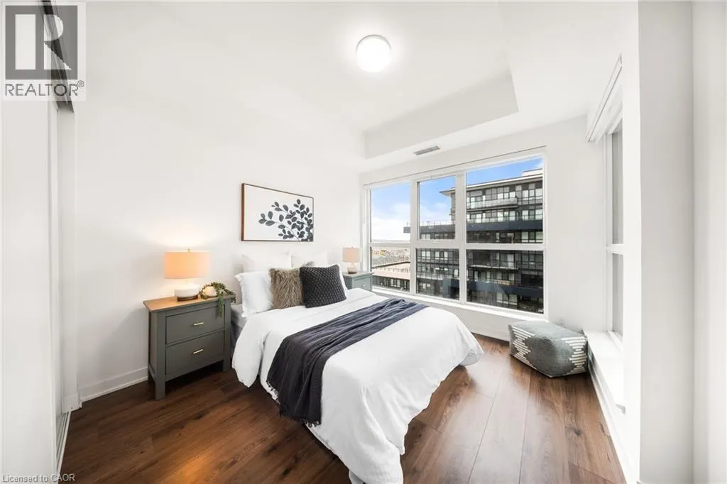 405 DUNDAS Street W Unit# 813, #813