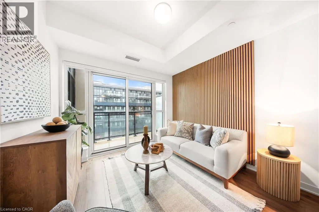 405 DUNDAS Street W Unit# 813, #813