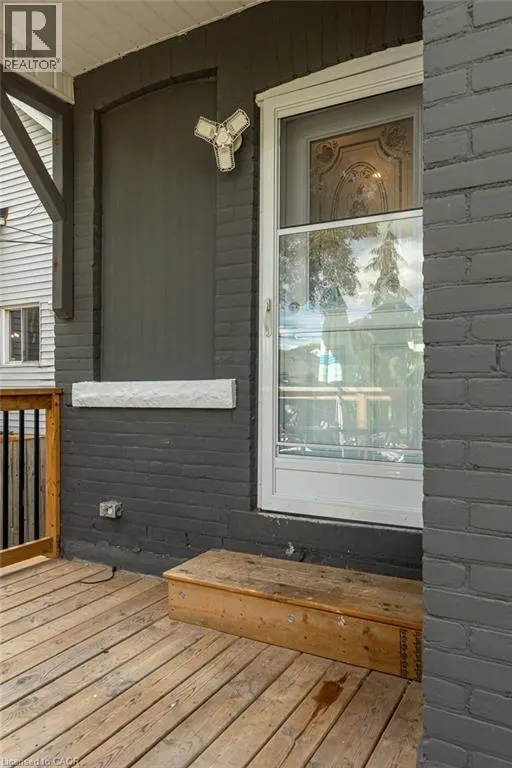 132 LONDON Street N