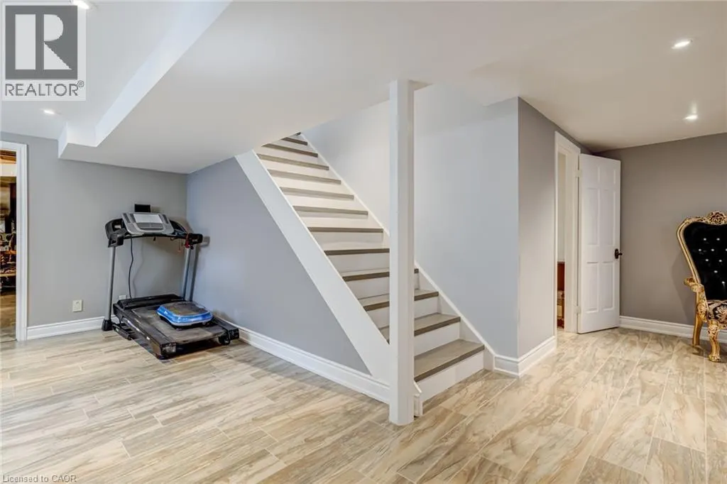 28 STONEGATE Drive