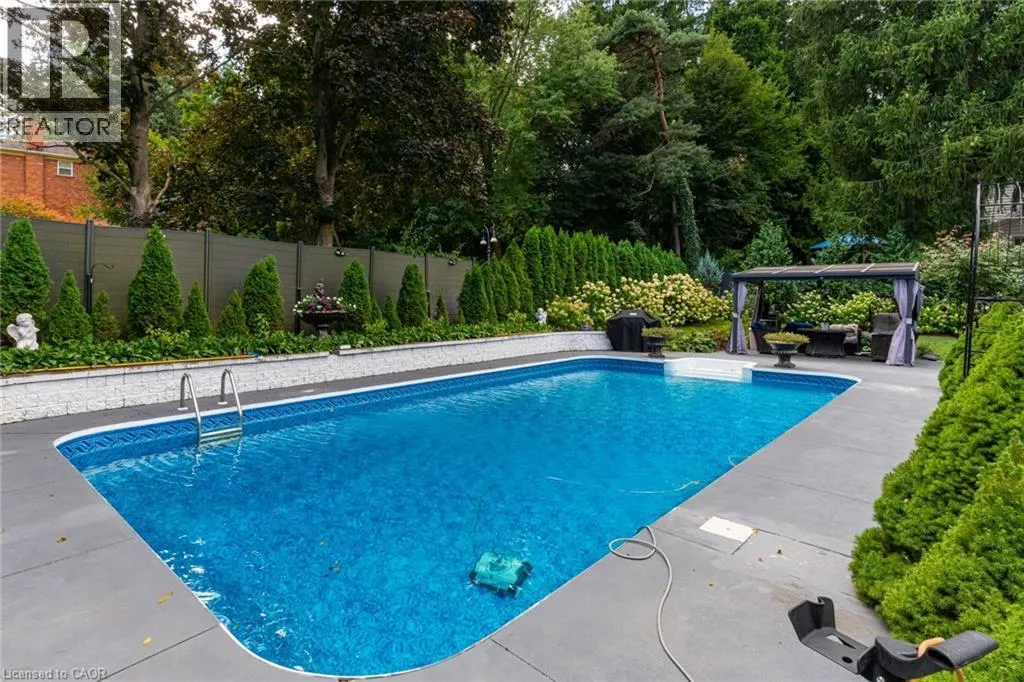 28 STONEGATE Drive