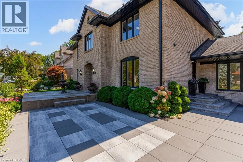 28 STONEGATE Drive
