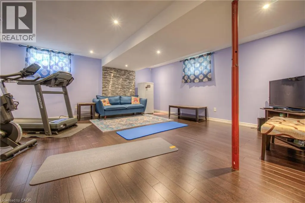 428 WAKE ROBIN Crescent