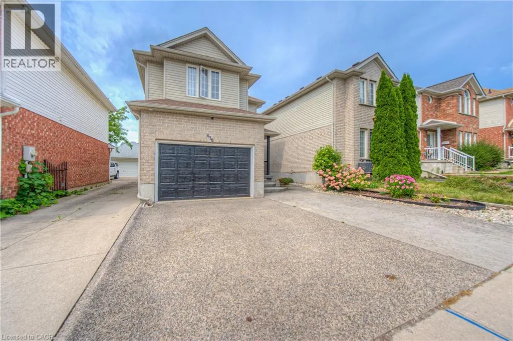 428 WAKE ROBIN Crescent