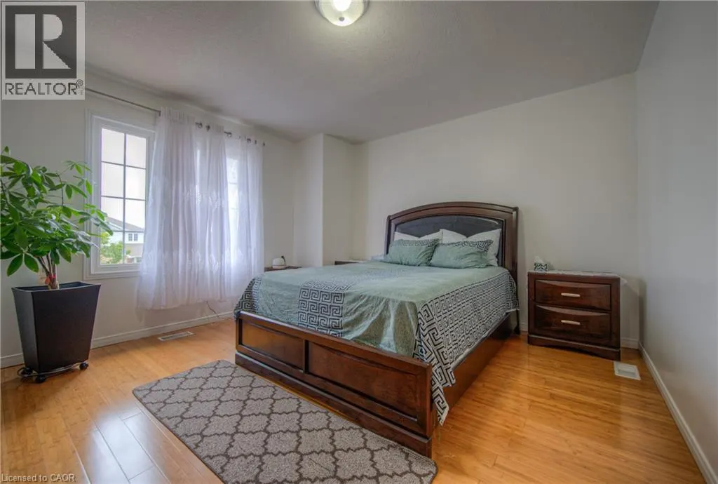 428 WAKE ROBIN Crescent