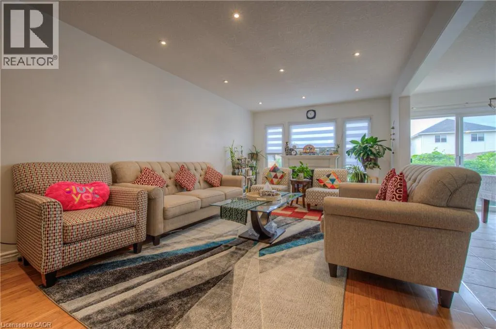 428 WAKE ROBIN Crescent
