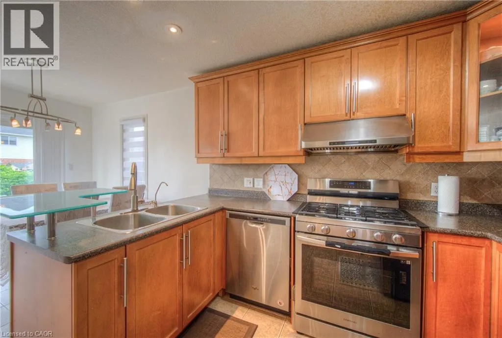 428 WAKE ROBIN Crescent