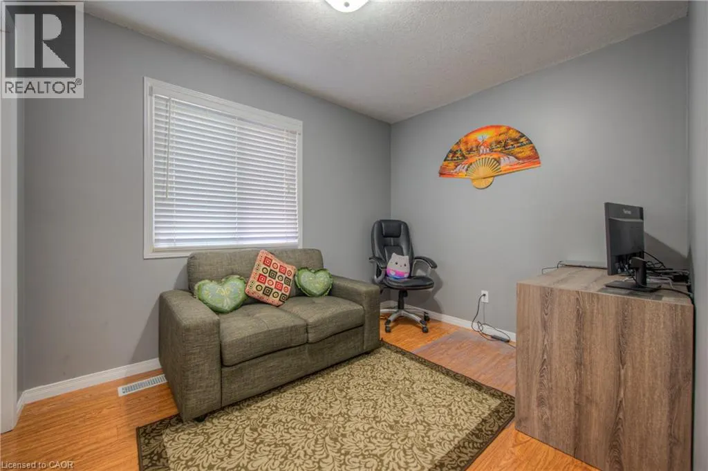 428 WAKE ROBIN Crescent