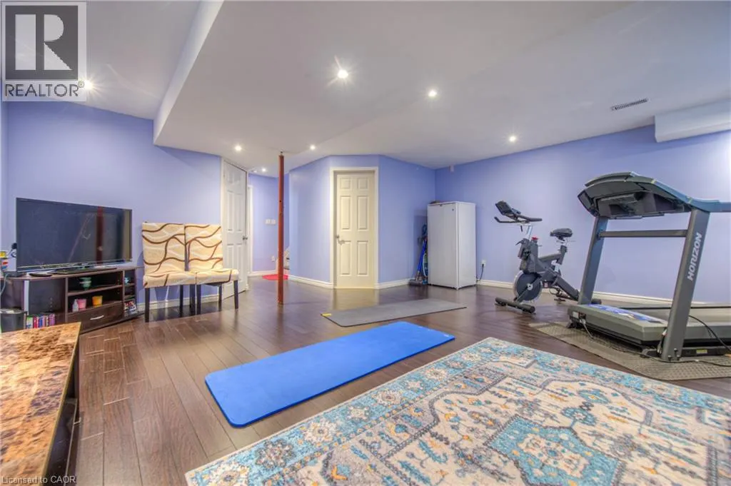 428 WAKE ROBIN Crescent