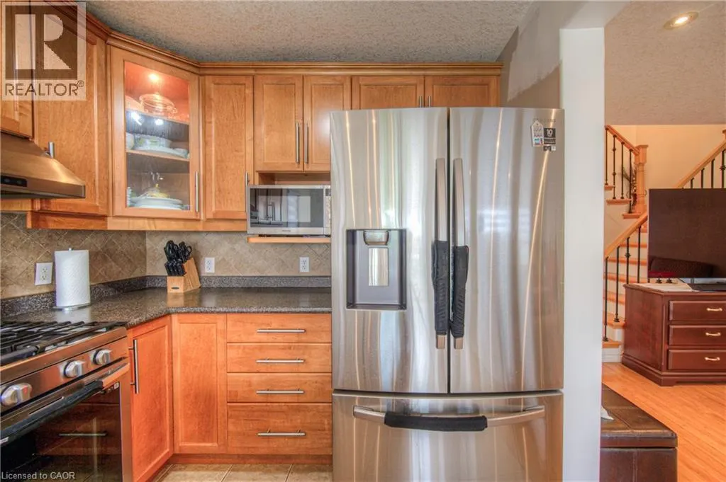428 WAKE ROBIN Crescent