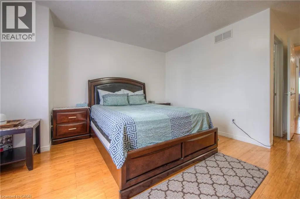 428 WAKE ROBIN Crescent