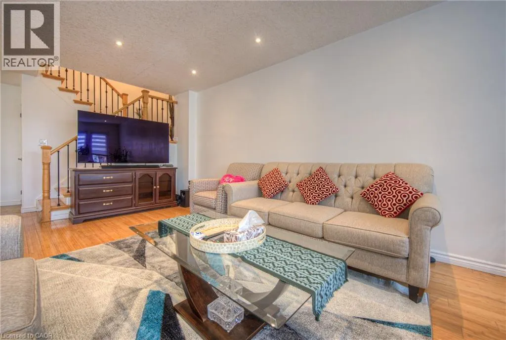 428 WAKE ROBIN Crescent