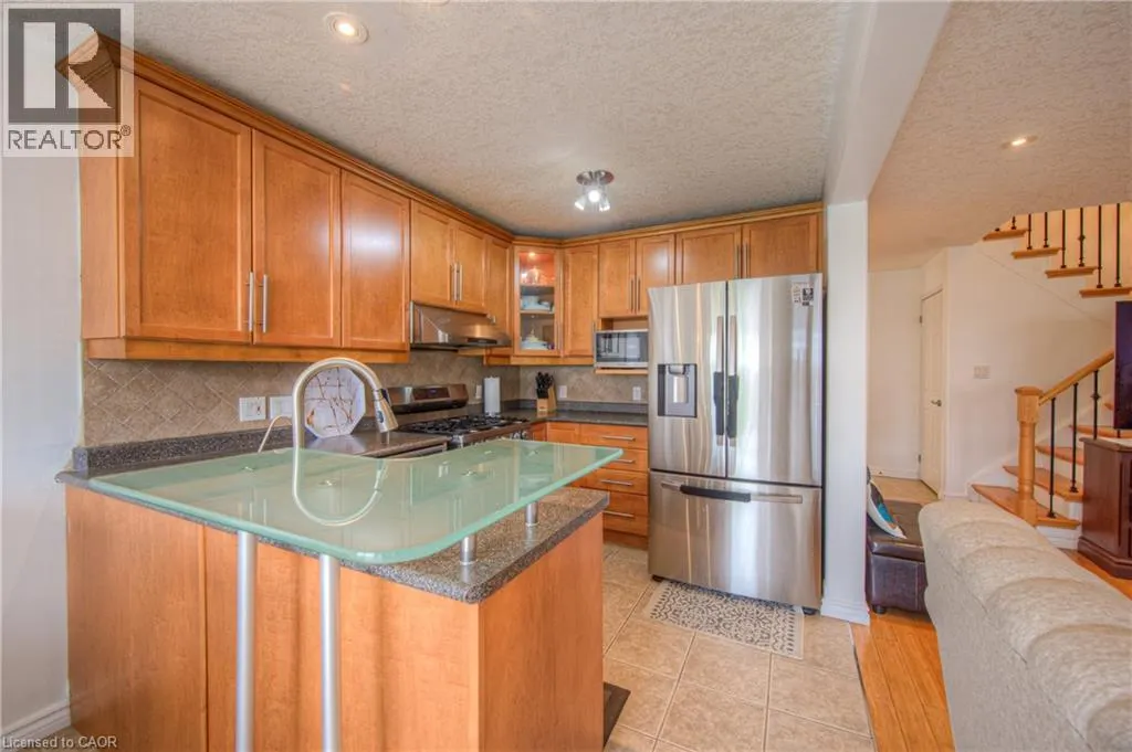 428 WAKE ROBIN Crescent