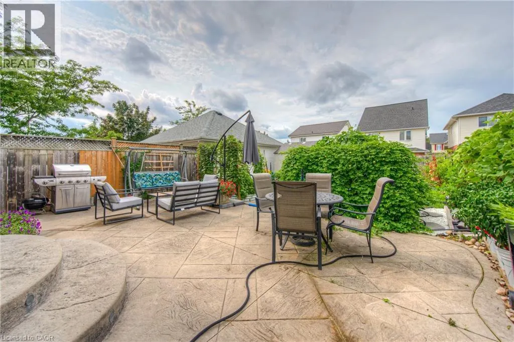 428 WAKE ROBIN Crescent