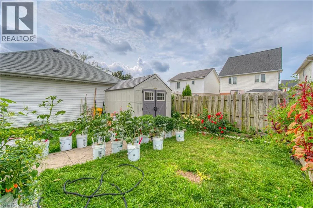428 WAKE ROBIN Crescent