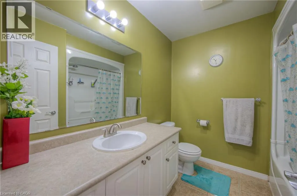428 WAKE ROBIN Crescent