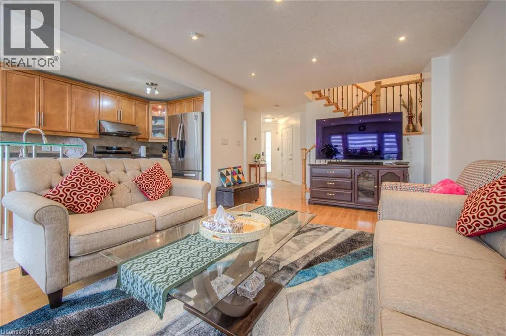428 WAKE ROBIN Crescent
